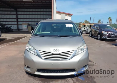 2016 Toyota Sienna Le 8 Passenger z USA, uszkodzony, nr VIN 5TDKK3DC3GS735927